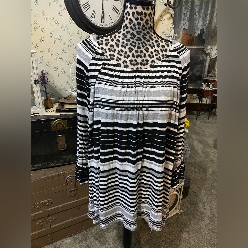 Women’s Plus Croft & Barrow Black and White Striped Long Sleeved Top 2x
